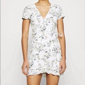 Abercrombie Ruffle Wrap Mini Dress. Size Small